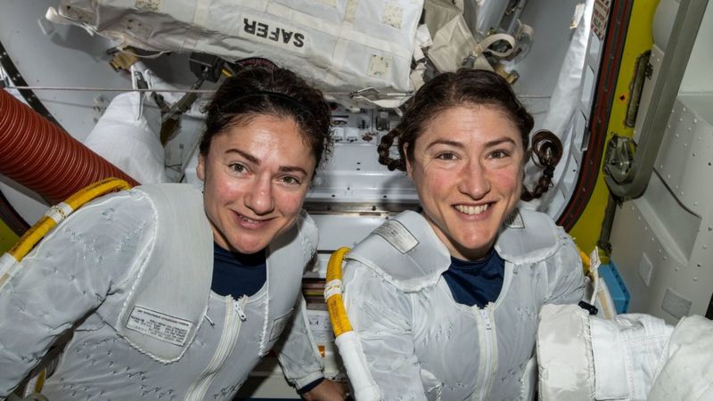 How space affects women and men differently - BBC News