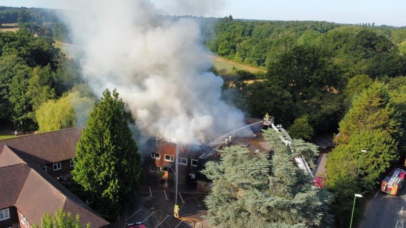 Durrington: Firefighters Tackle Blaze At Thatched Cottage - BBC News