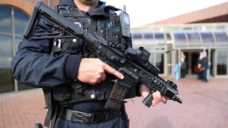 police-federation-says-a-third-of-police-back-carrying-guns-bbc-news