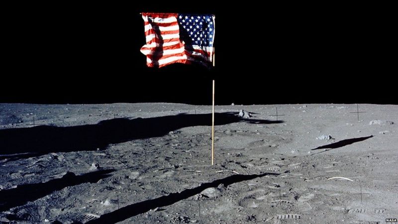 Flag-on-the-Moon.
