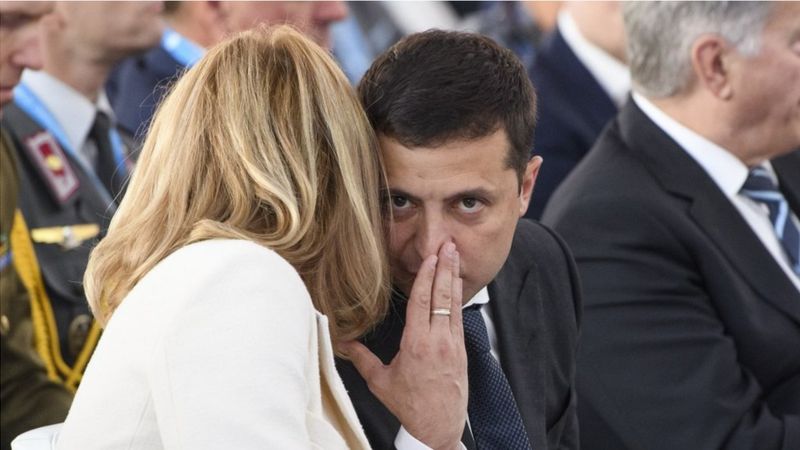 В оточенні президента кажуть: його дружина в політику не втручається, але до її думки він прислухається