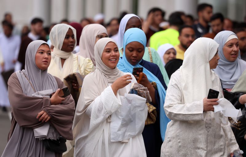 المسلمون يحتفلون بعيد الأضحى حول العالم - بالصور 9c7572f0-1594-11ee-8cae-4785e93eadf1