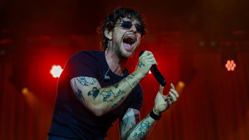 Tom Grennan se enorgullece de cantar en la «hermosa Bedford».