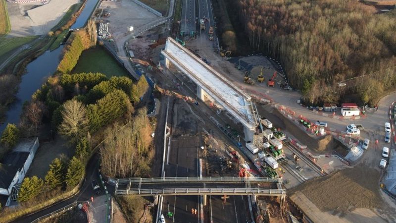 M42 reopens after huge HS2 bridge installed - BBC News