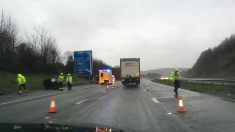 M4 reopens after seven-vehicle crash near Bridgend - BBC News