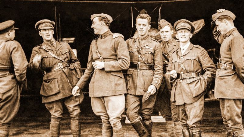 Pilot's war images developed 100 years on - BBC News