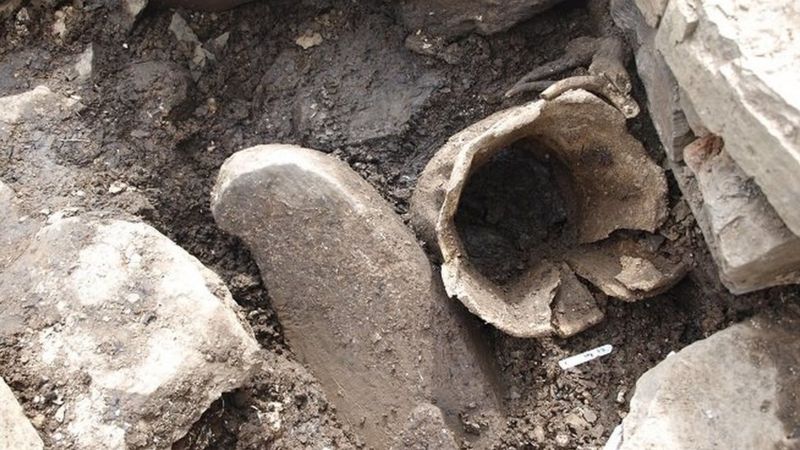 Archaeologists Uncover Clues To Life Of Iron Age Man - BBC News