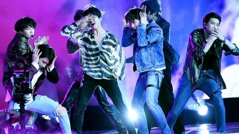 K-pop drives boom in Korean language lessons - BBC News