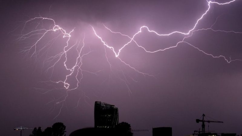 Lightning strikes hurt 15 people at French music festival - BBC News