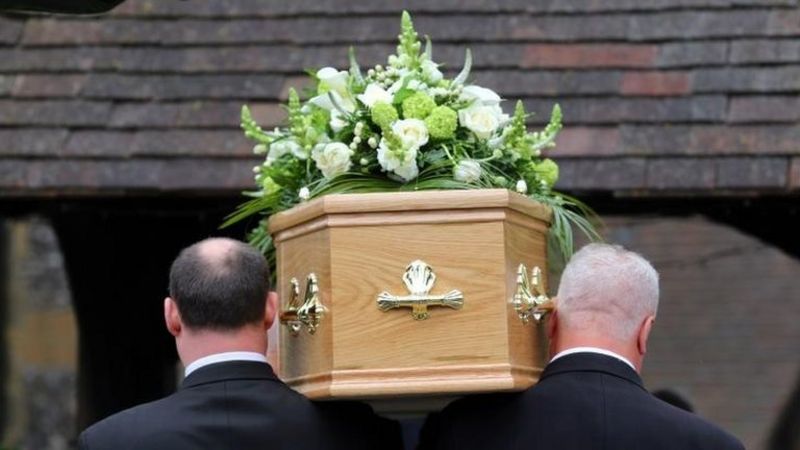 UK funeral prices to be probed - BBC News