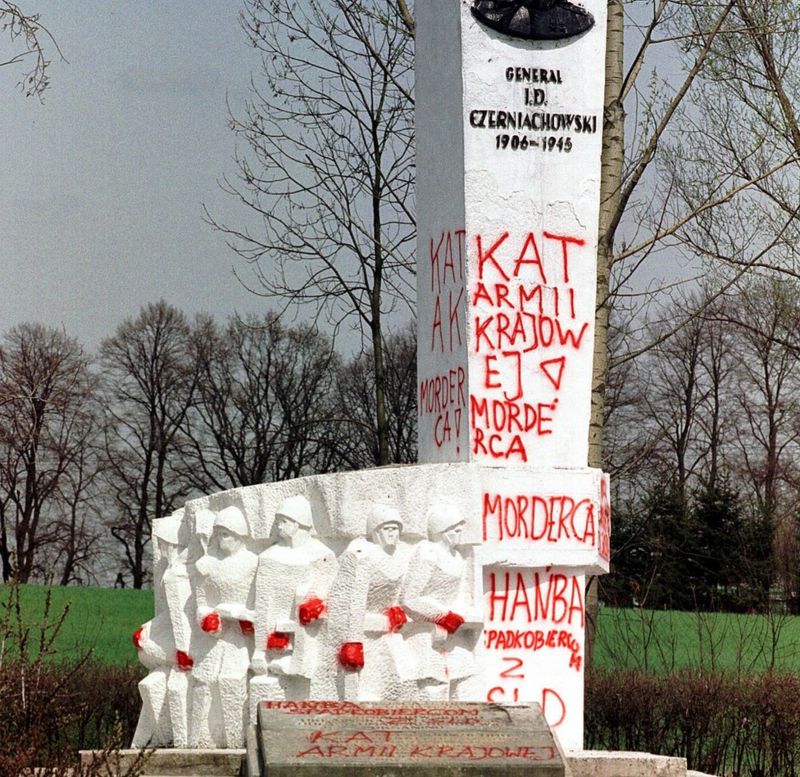 Soviet troop monuments in Poland to be moved to new museum - BBC News