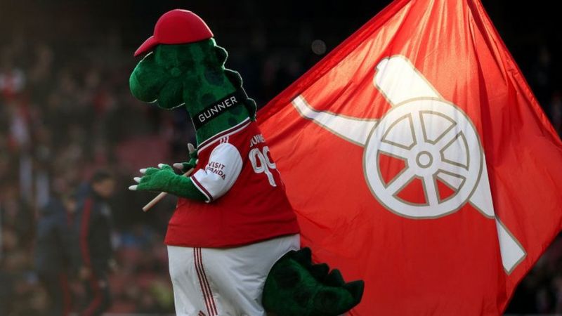 Arsenal's Gunnersaurus Mascot Gets Fundraising Page - BBC Newsround