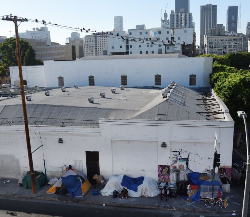 Los Angeles homelessness emergency: 'A city of shanties' - BBC News