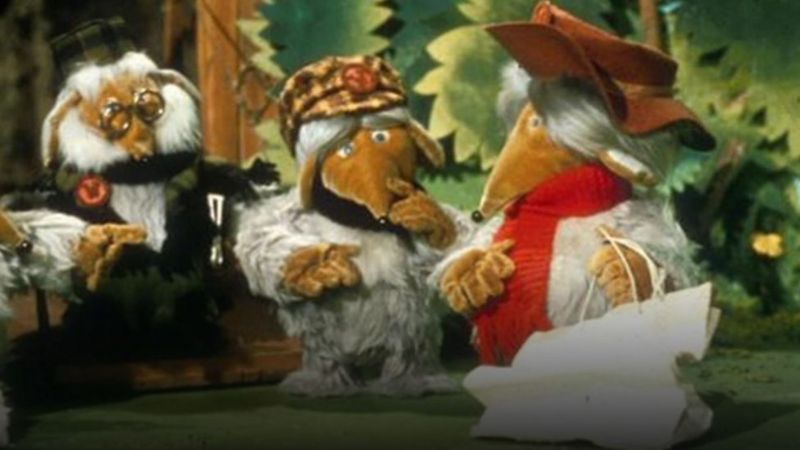 Northamptonshire Wombles group joins litter summit in Parliament - BBC News