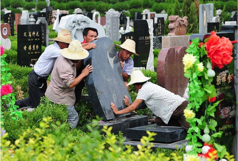 Why did China hold a cremation competition? - BBC News