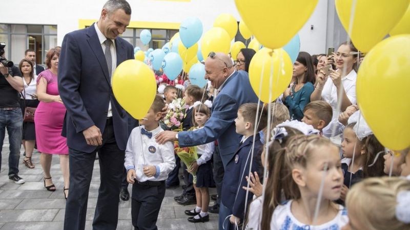 Мер Києва Віталій Кличко відкриває нову школу в Дарницькому районі у 2018 році