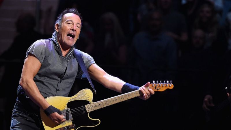 Springsteen cancels North Carolina concert over 'anti-LGBT' law - BBC News