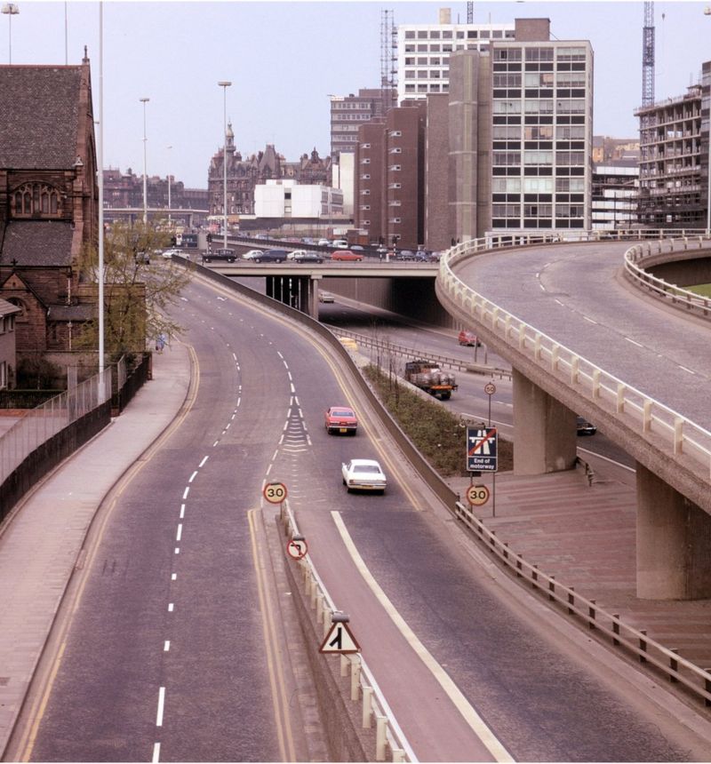 Unseen footage shows Glasgow's M8 motorway in 1970s BBC News