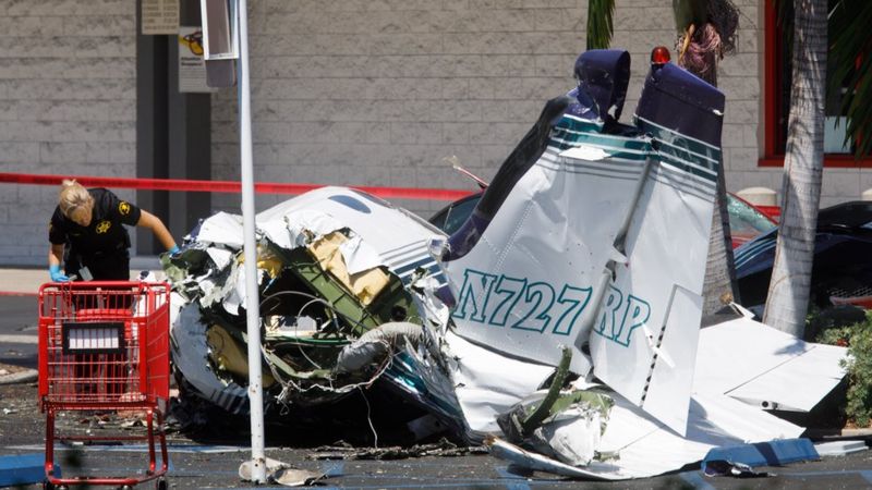 Santa Ana plane crash: Five dead as plane hits car park - BBC News