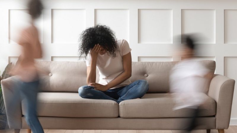 Pandemia 'não é hora de ser supermãe ou superpai', diz especialista em 'burnout parental'