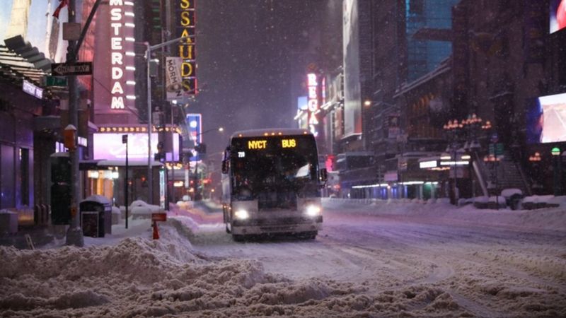 US Snowstorm: Mega Snowfall Brings New York City To A Standstill - BBC ...