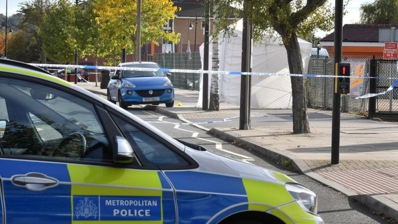 London Violence: Man Stabbed To Death In Hainault - BBC News