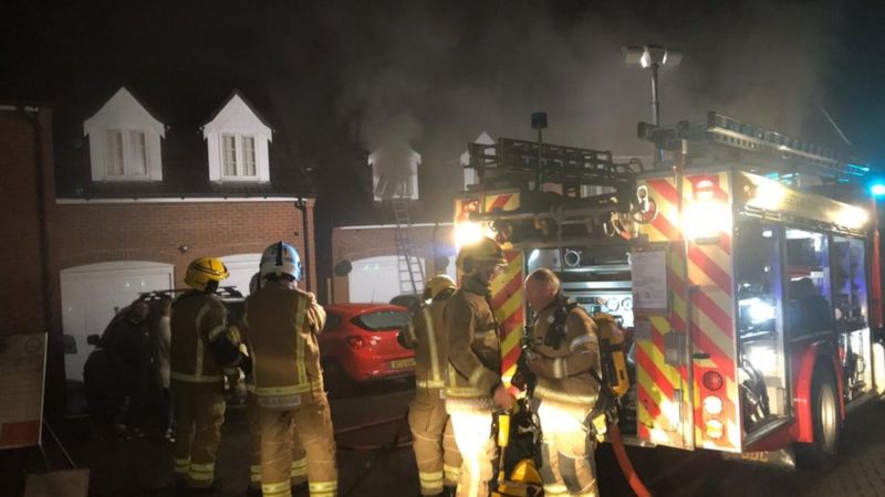 Three People Rescued From Verwood House Fire - Bbc News