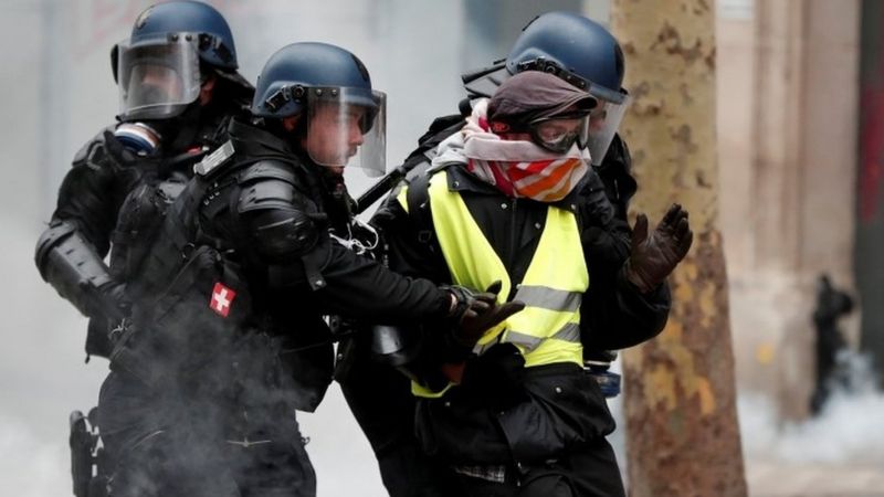 France protests: What is happening? - BBC Newsround