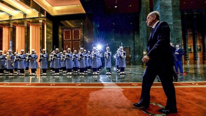 Economist, Sedat Peker’in videolarını haberleştirdi: ‘Hem Erdoğan’ın imajı hem de Türkiye’nin ekonomisi darbe alıyor’