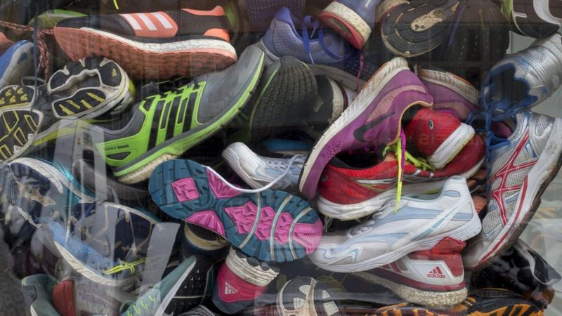 Sneakernomics: All change in the trainer business - BBC News