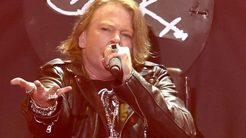 AC/DC bassist Cliff Williams announces retirement - BBC News