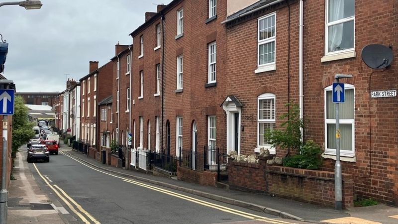 Four Arrested In Worcester After Man Stabbed In Stomach - BBC News