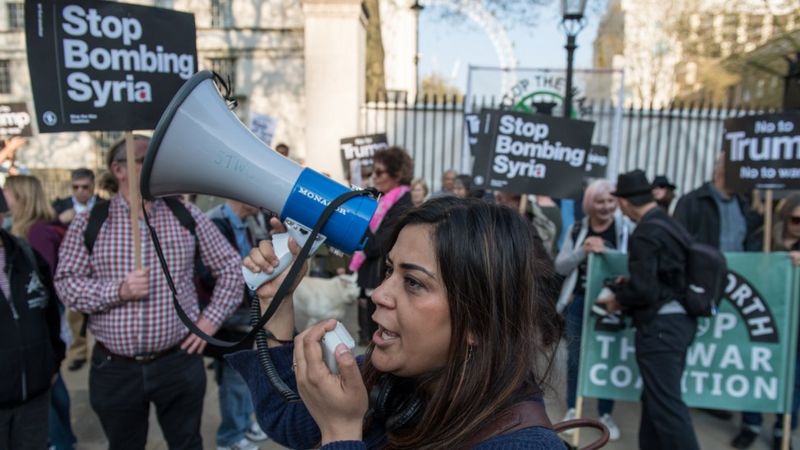 Syrian refugee 'felt oppressed' by Stop the War protest - BBC News