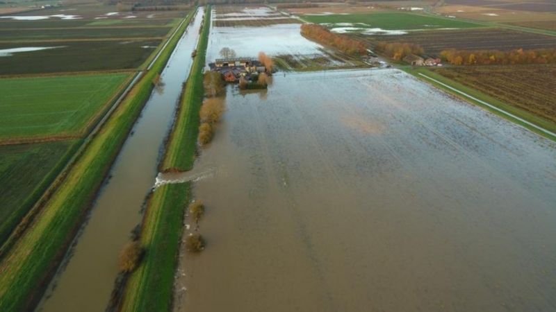 Flooding: Timberland Delph Breach Leaves Dyson Farmland Under Water 