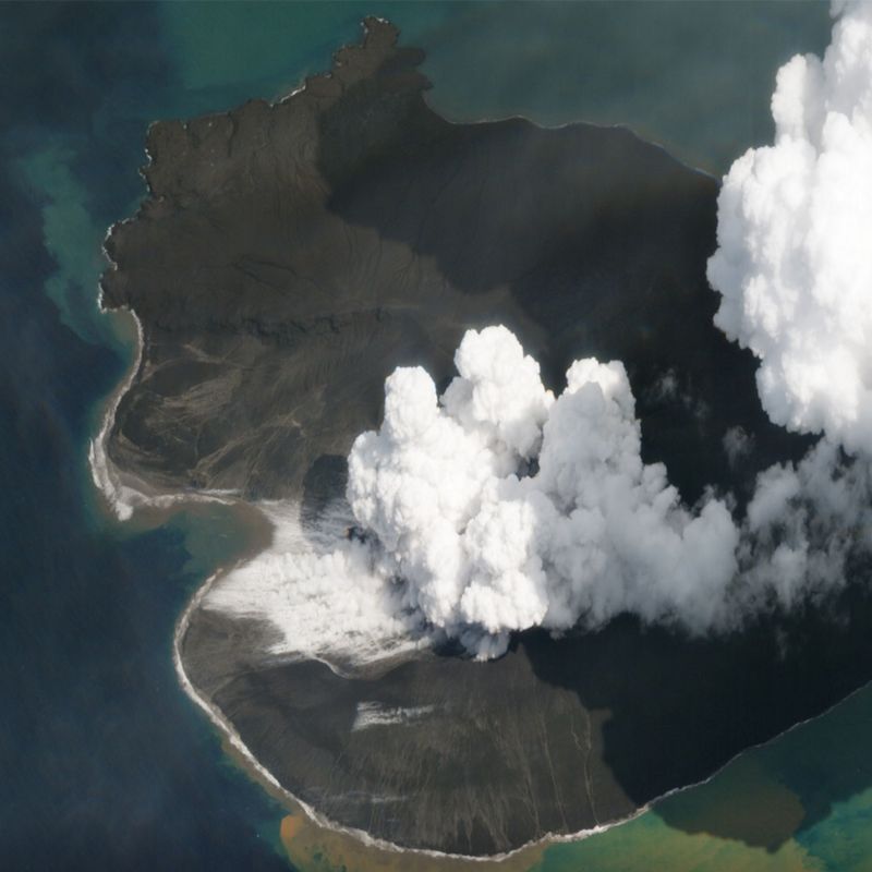 Anak Krakatau Volcano: Satellites Get Clear View Of Collapse - BBC News