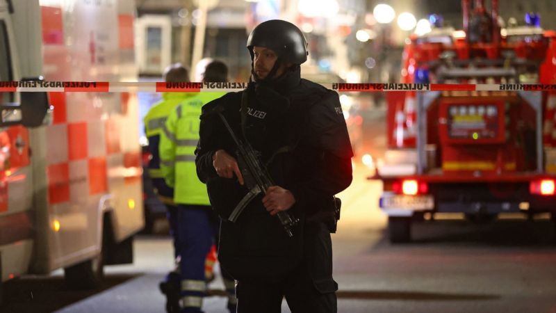 Police at scene of Hanau shooting