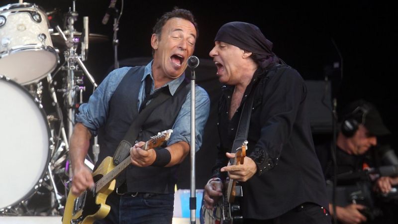 Bruce Springsteen Sells His Entire Music Catalogue For $500m - BBC News