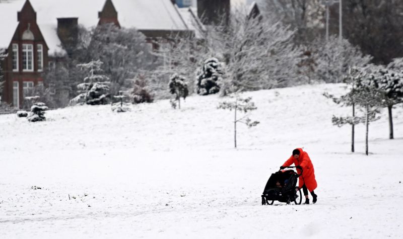 UK Braced For More Disruption From Snow And Ice - BBC News