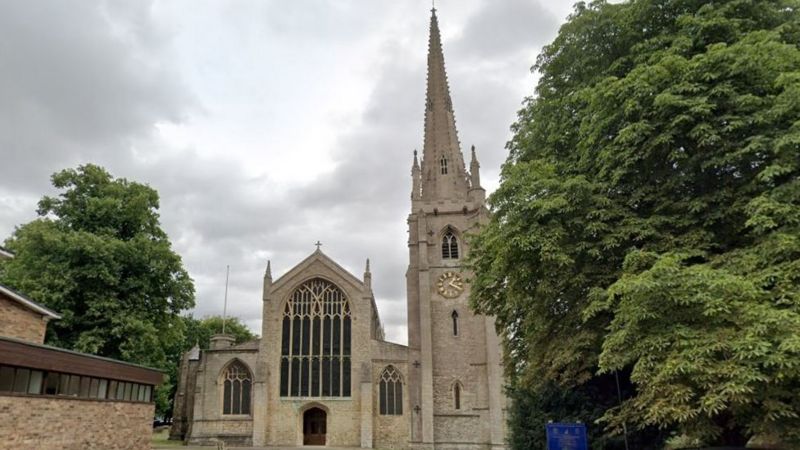 Spalding churchyard body: Murder arrest as woman identified - BBC News