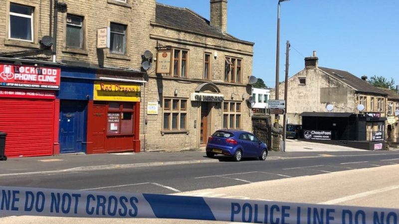 Attempted murder arrests over Huddersfield shooting - BBC News