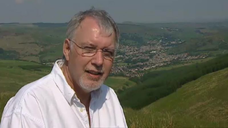 Playwright Frank Vickery dies after short illness - BBC News