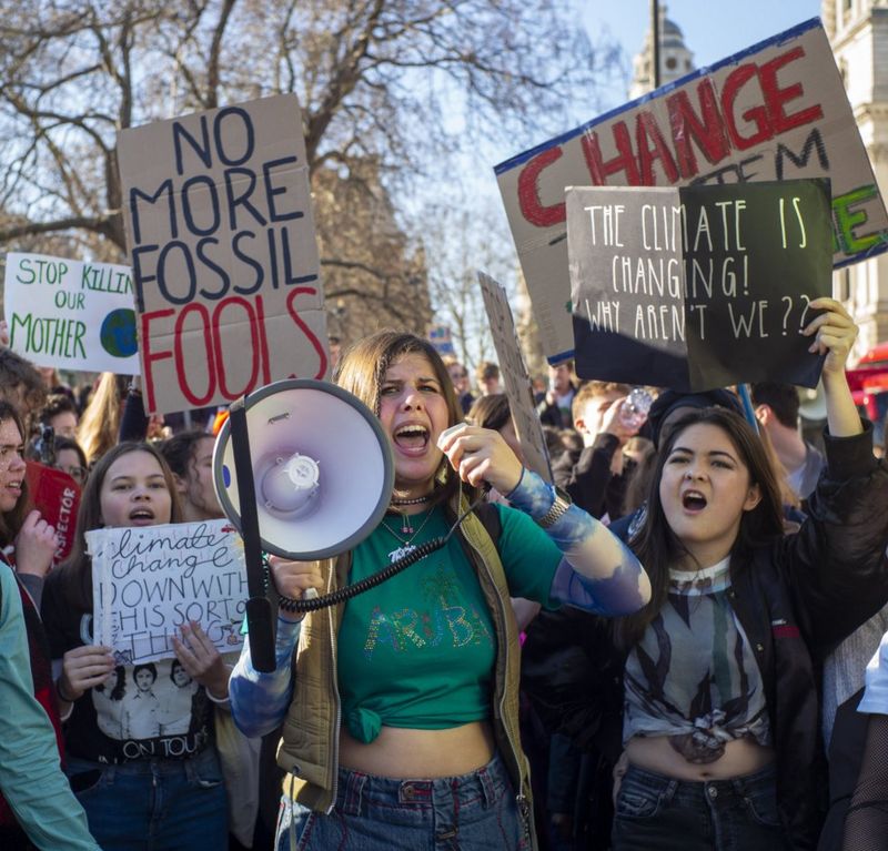 2019 in pictures: Striking images from around the UK - BBC News