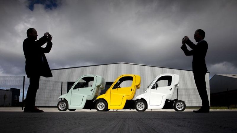 Stackable 'cars of the future' unveiled in Scotland - BBC News