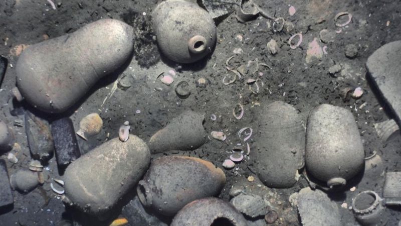 https://ichef.bbci.co.uk/news/800/cpsprodpb/E6E9/production/_101731195_las-imagenes-submarinas-que-acreditan-hallazgo-del-santo-grial-los-naufragios-1526993386235.jpg