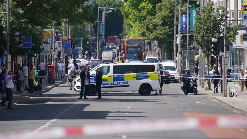 Man killed in Ealing Star & Scorpion pub stabbing - BBC News