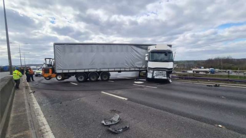 M25 Crash Lorry Hangs Over Bridge BBC News m25-crash-lorry-hangs-over-bridge-bbc-news