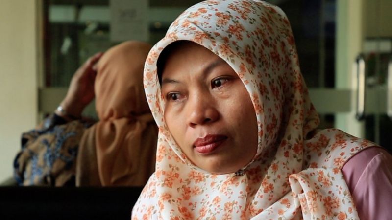 Baiq Nuril Maknun Indonesia Grants Amnesty To Woman Who Recorded Boss Bbc News