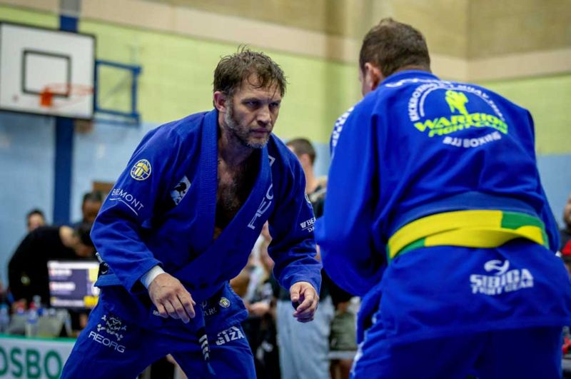 Tom Hardy 'raises the flag for jiujitsu' in Milton Keynes BBC News