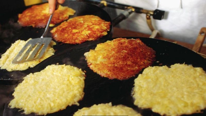 ¿Por qué realmente no hay tanta comida judía en Israel? - BBC News Mundo