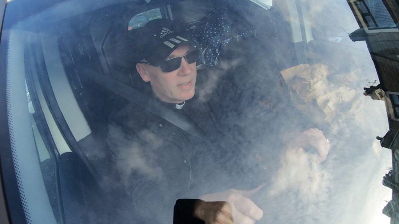 "Pasé de ser un peligroso traficante de drogas a salvar vidas como pastor religioso" 10 116200556 1400 mick driving